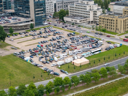 Savivaldybė perima stovėjimo aikštelę prie Seimo, ketina statyti konferencijų centrą