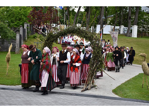 Plungėje rengiamas tarptautinis folkloro festivalis ,,Saulelė raudona“